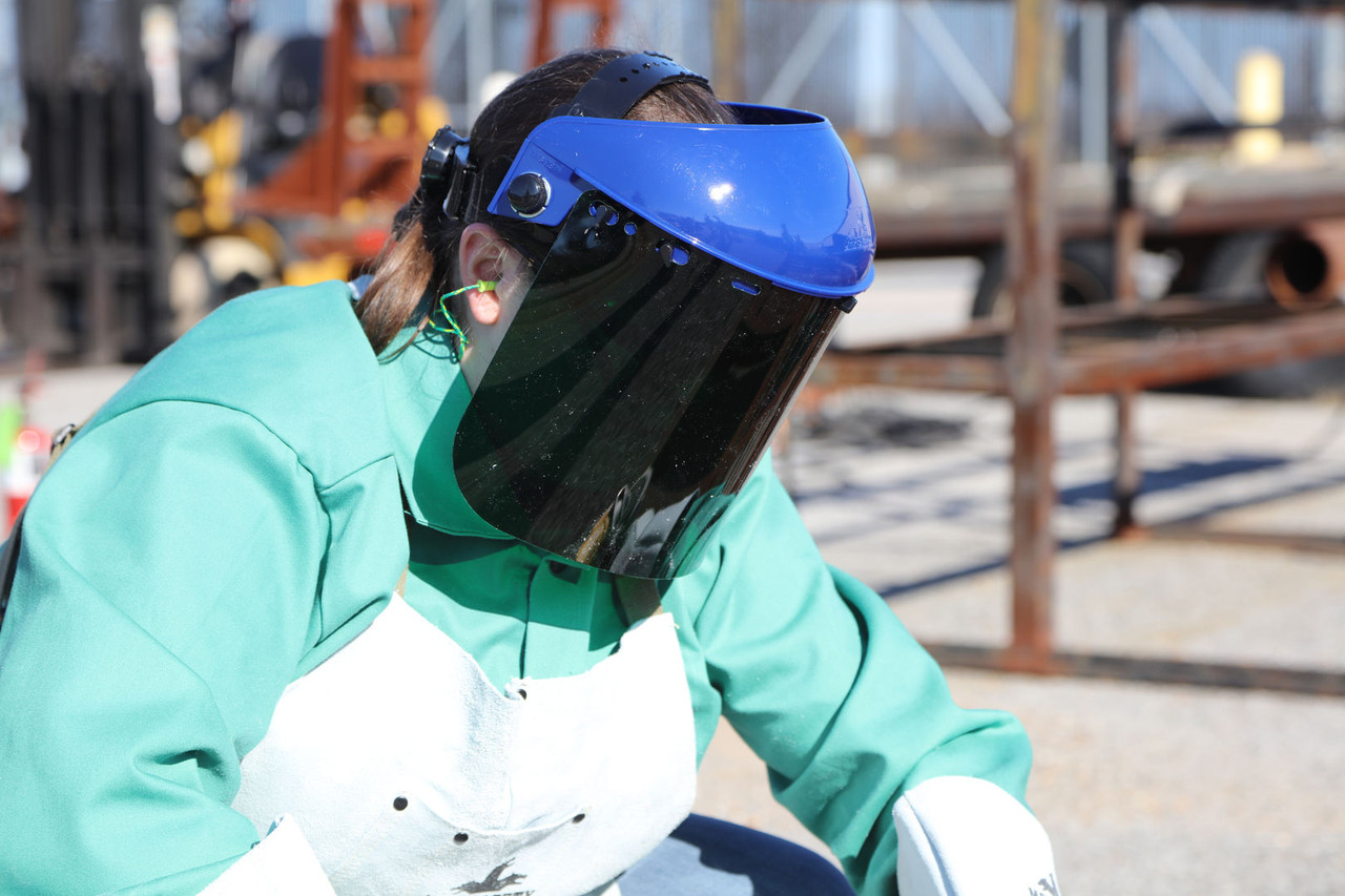 Casco con Sistema de Trinquete y Protector Facial Verde